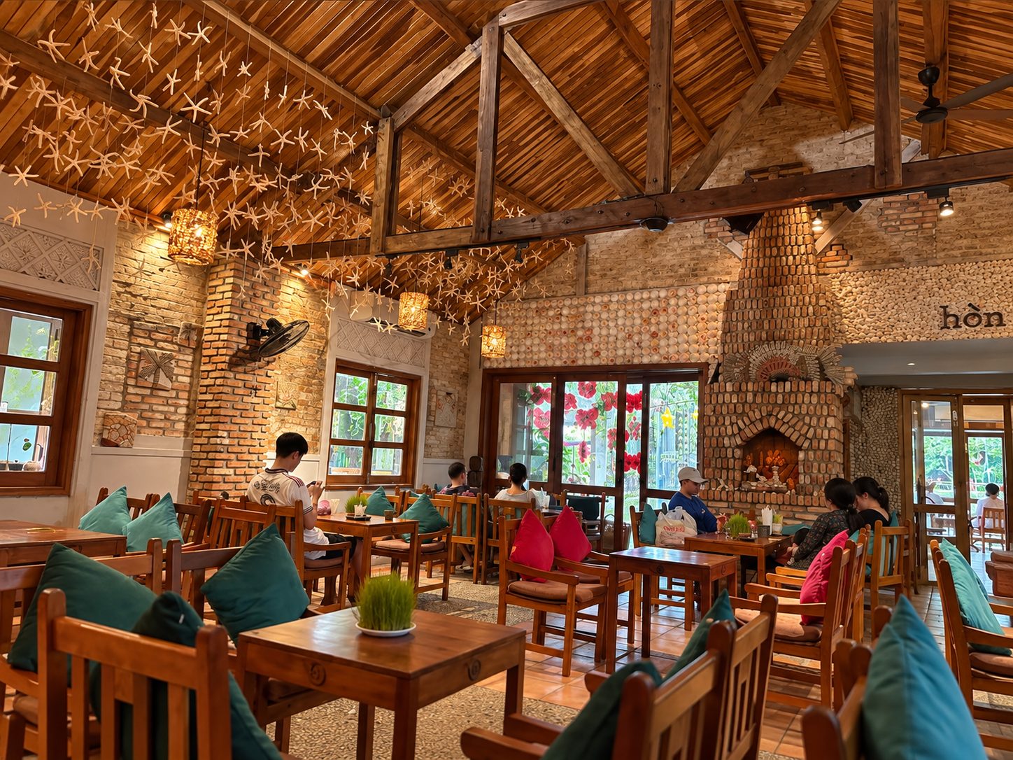 Cafe Hòn Kiến — кофейня в ракушках в Нячанге — фото 4