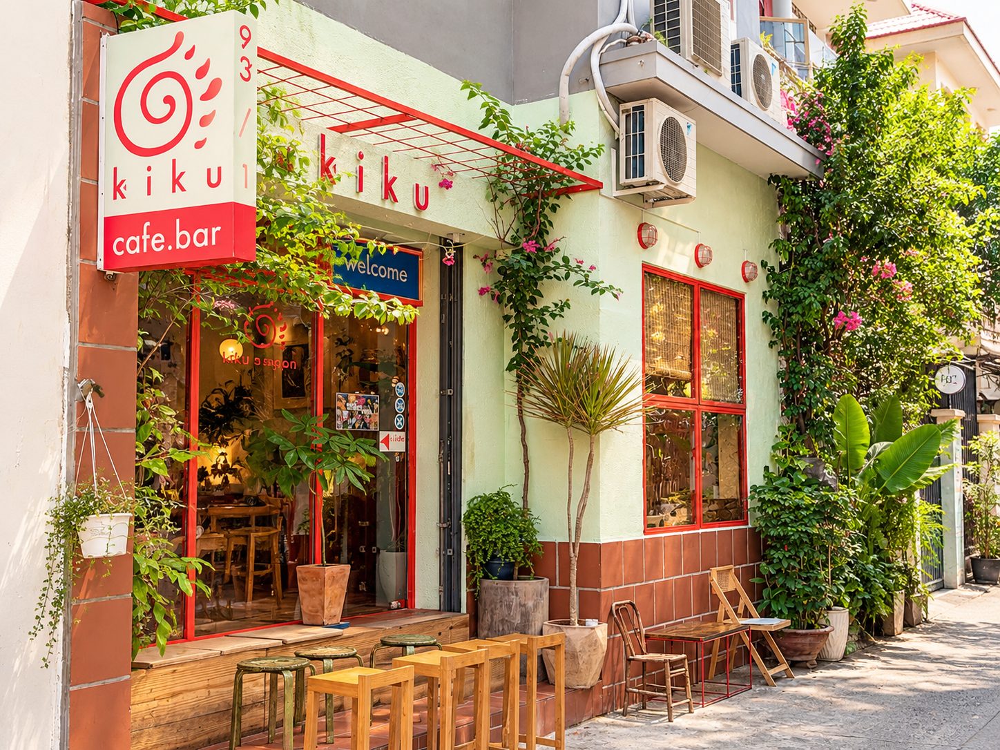 Kiku Cafe Bar — тихое место в переулке в центре Нячанга