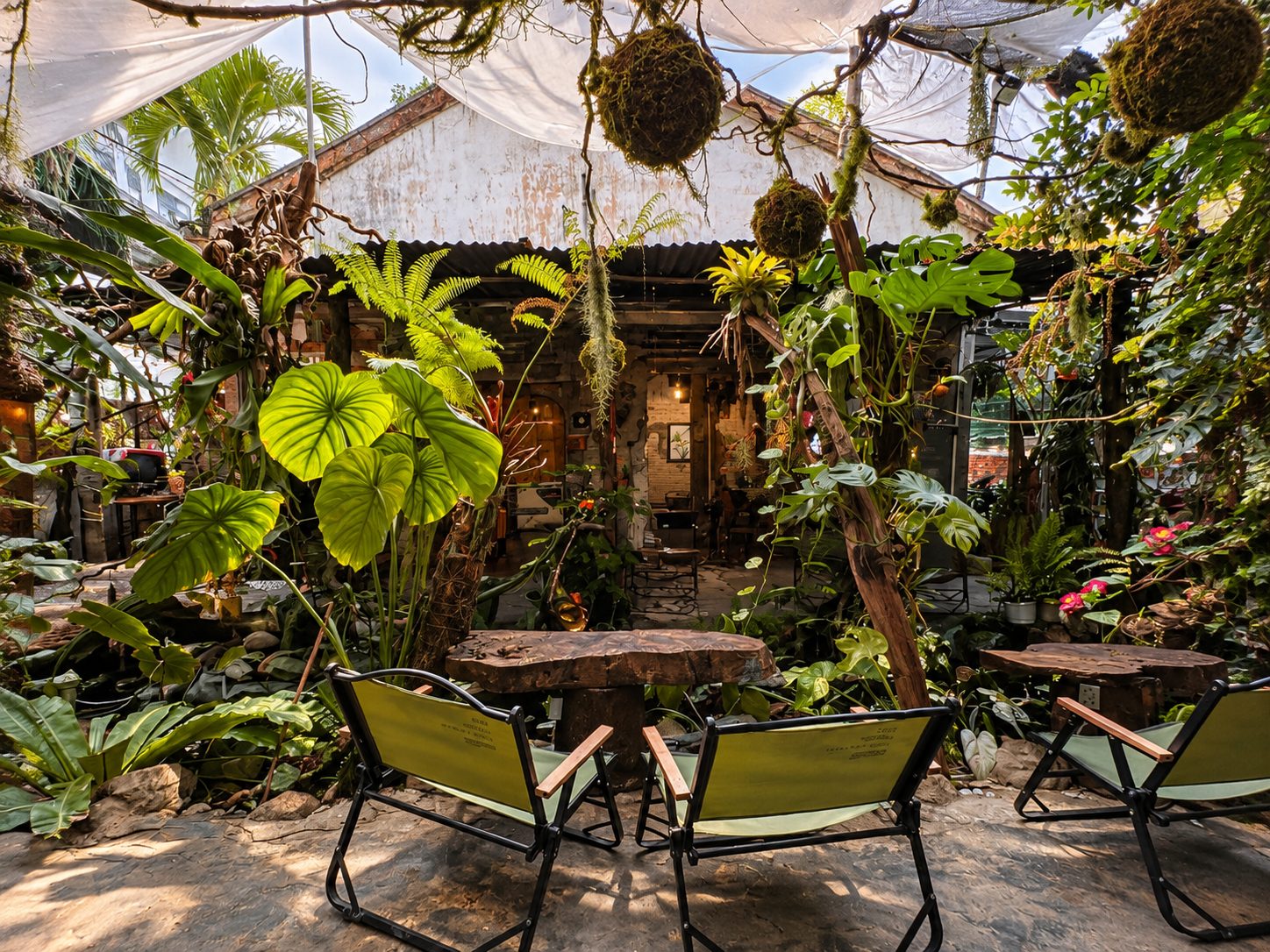 Mưa Cafe — секретное место с прудом и дымом в Нячанге